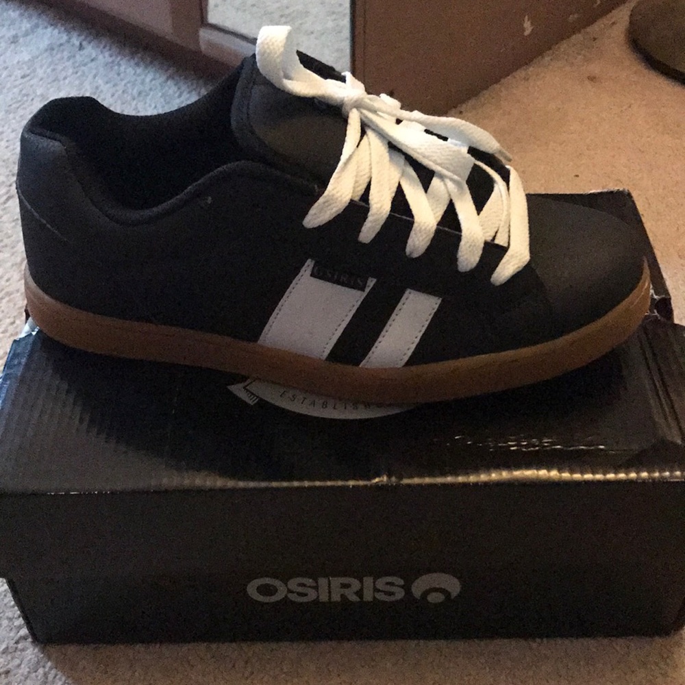 Men's size 9 Osiris sneakers